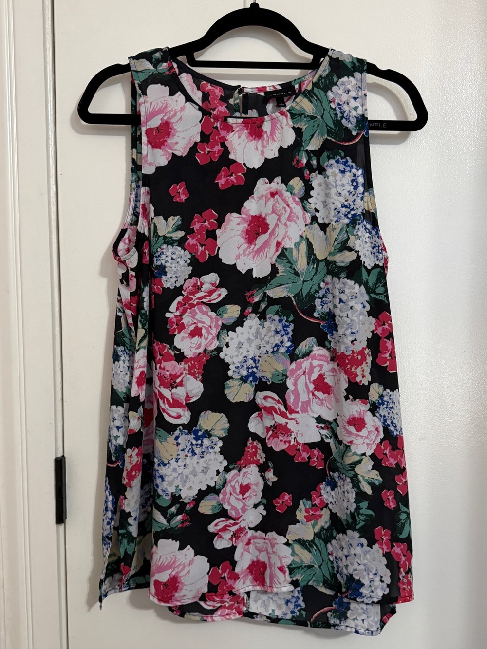 WHOWHATWEAR Floral Sleeveless Blouse - Black with Pink & White